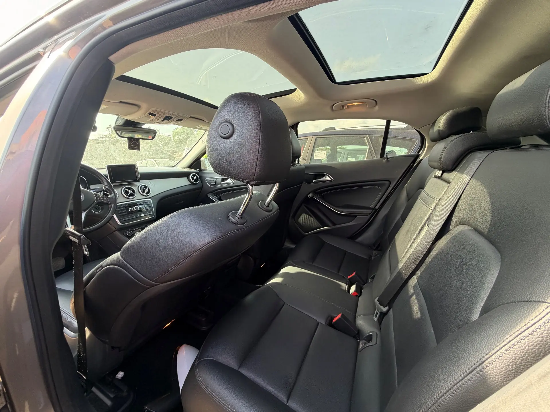 MERCEDES-BENZ GLA 250 2015