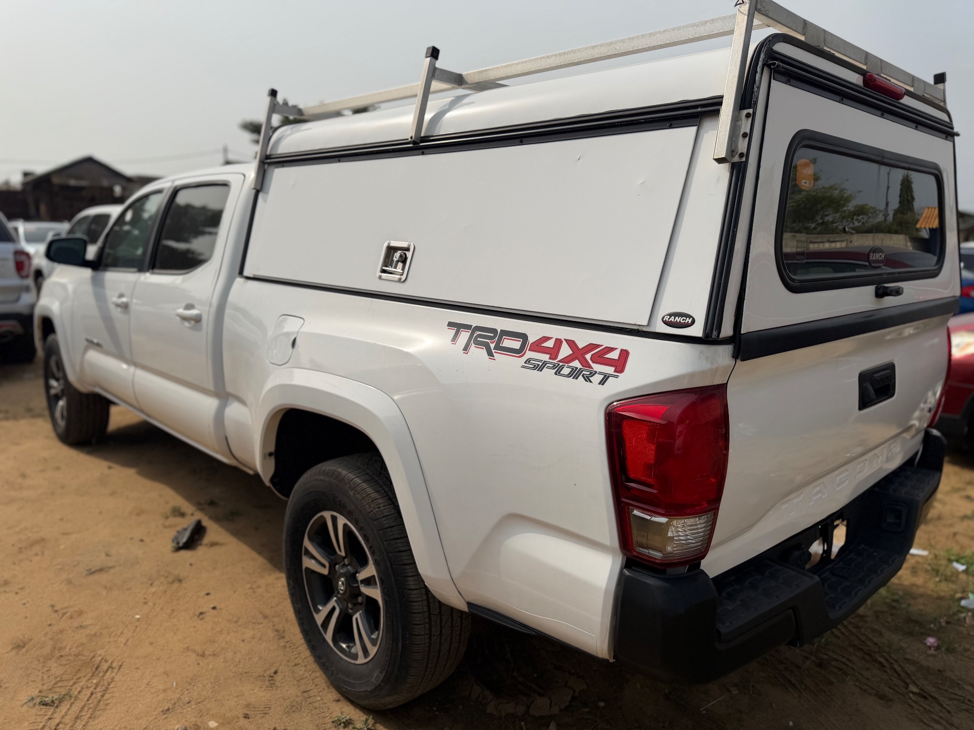 Toyota TACOMA 2017