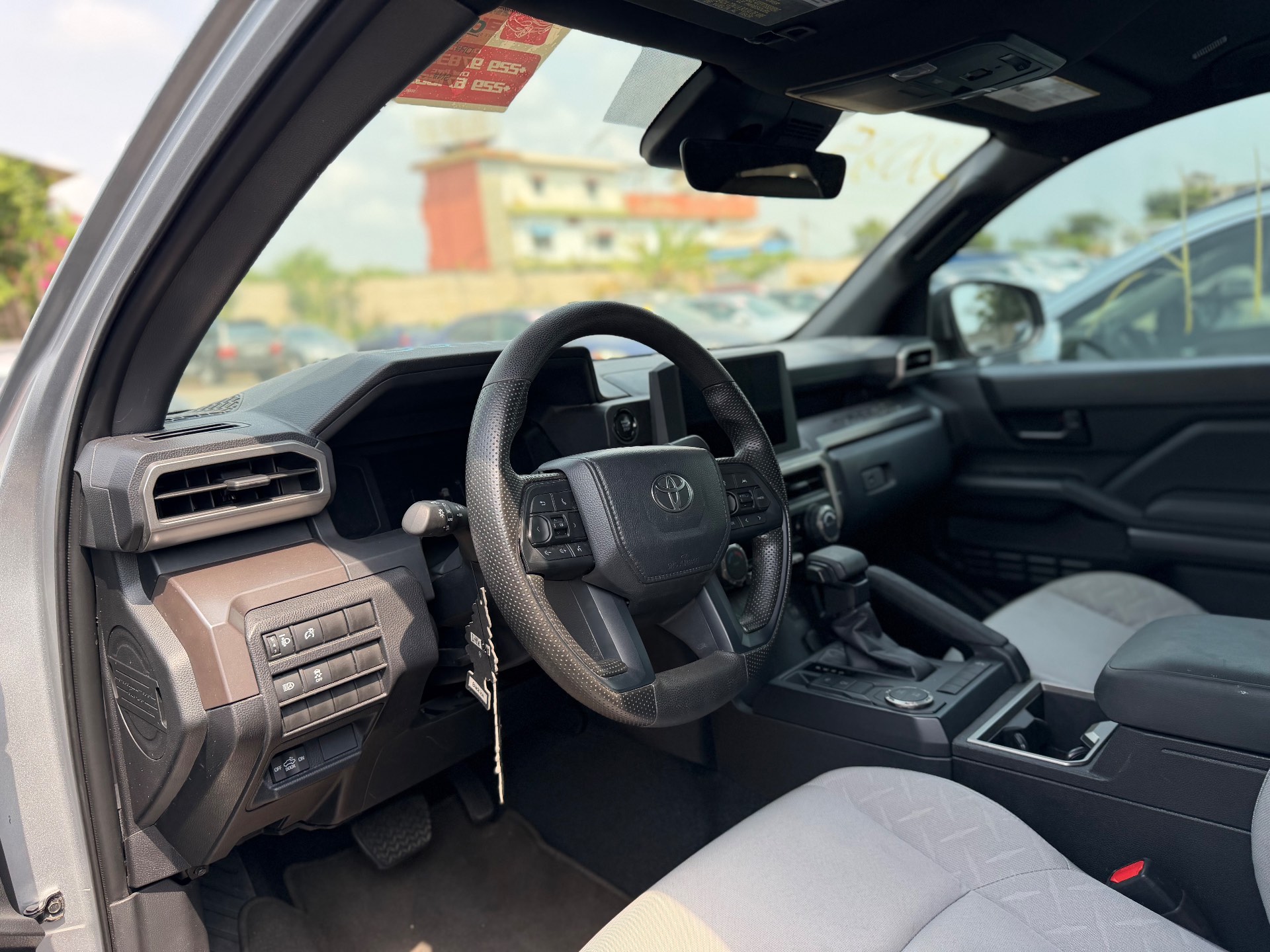 Toyota Tacoma SR5 2025