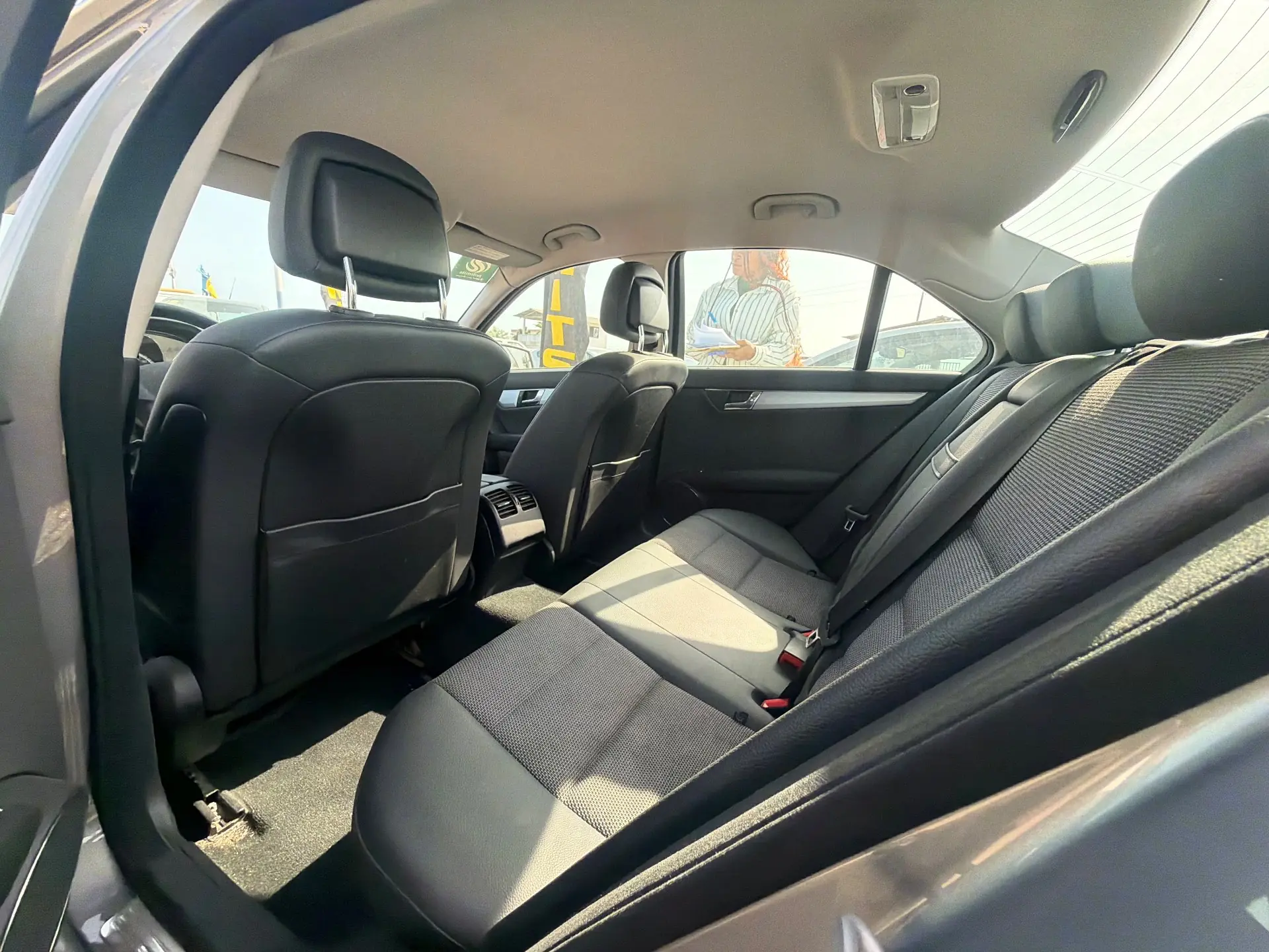 MERCEDES-BENZ C-200 2011