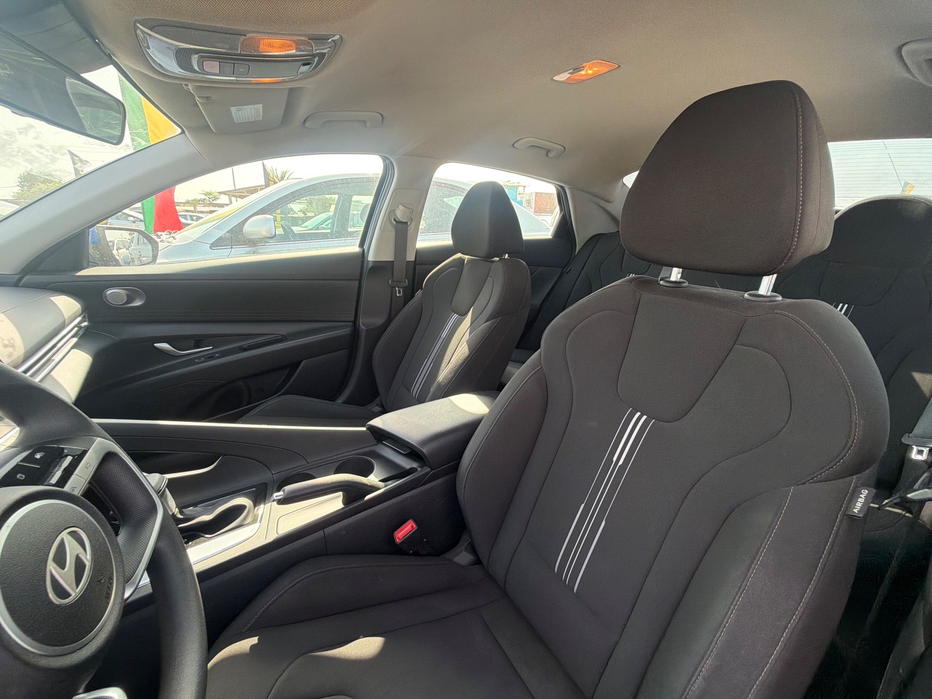 Hyundai Elantra 2024