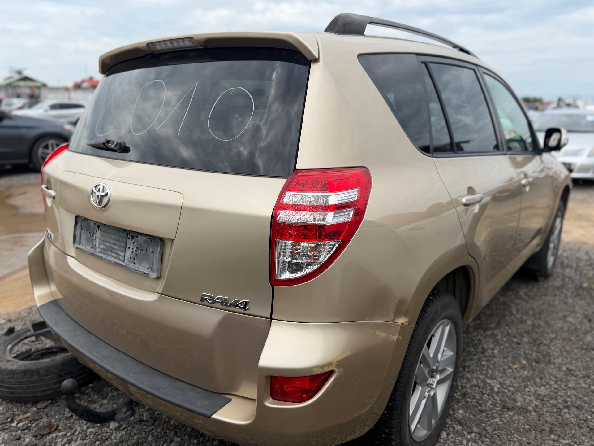 Toyota RAV4 LE 2010