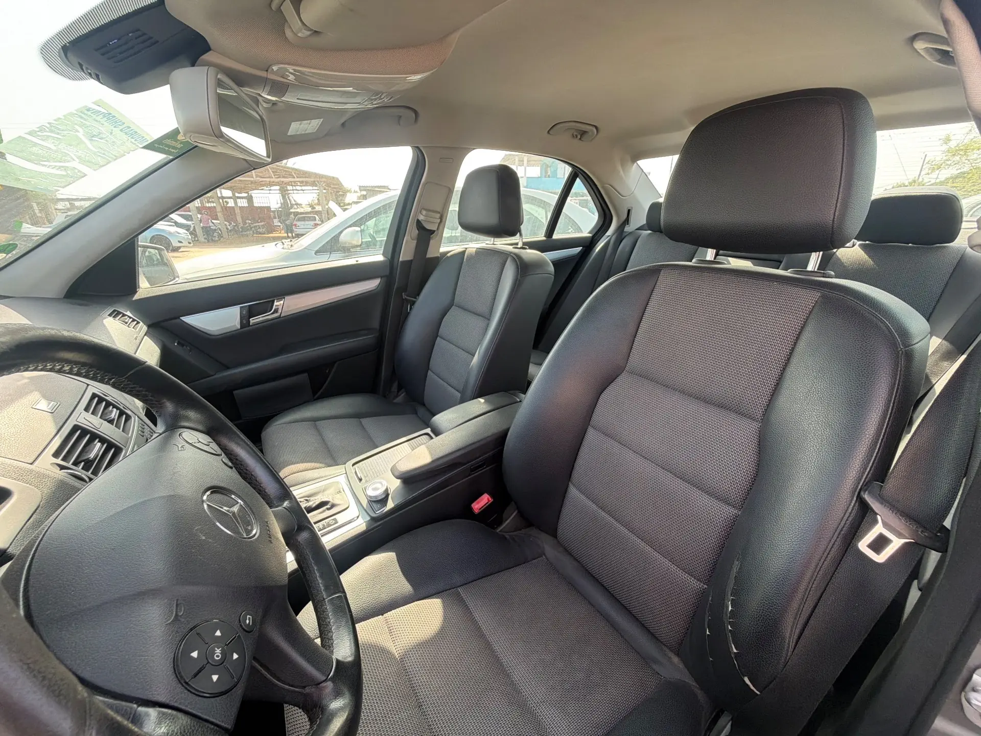 MERCEDES-BENZ C-200 2011