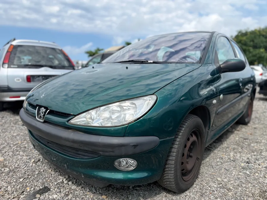 Peugeot 208 2001