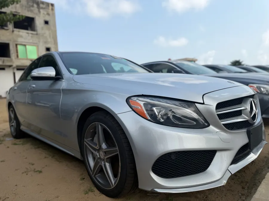 MERCEDES-BENZ C-300 2015