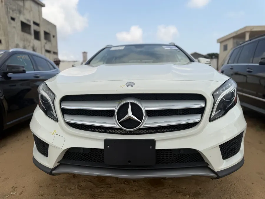 MERCEDES-BENZ GLA 250 2015