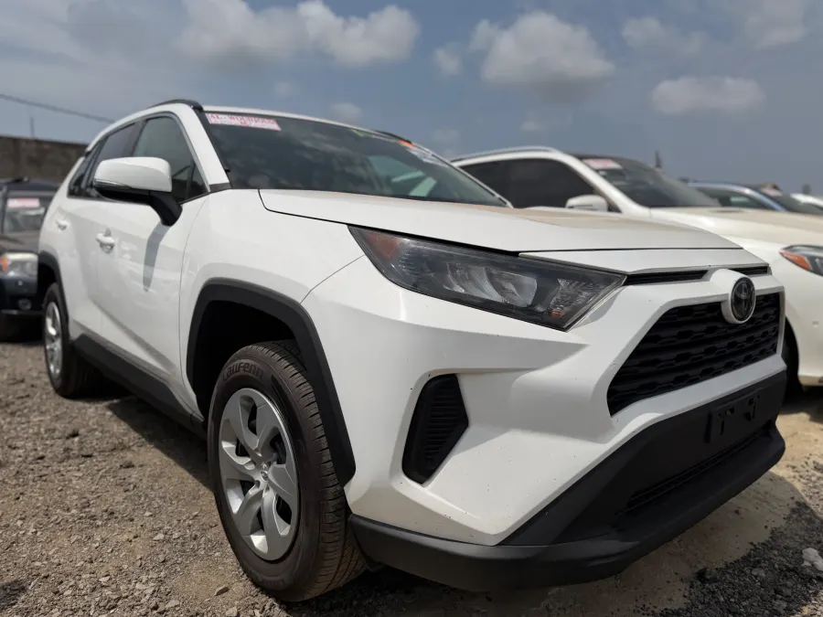 Toyota RAV4 LE 2019