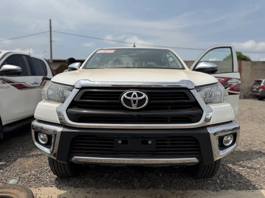 Toyota Hilux SR5 2023