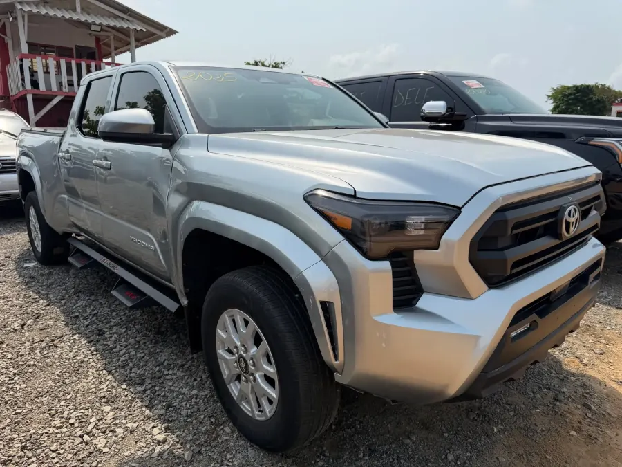 Toyota Tacoma SR5 2025