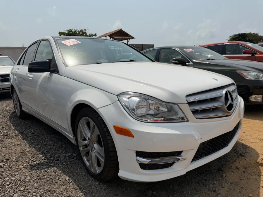 MERCEDES-BENZ C-300 2013