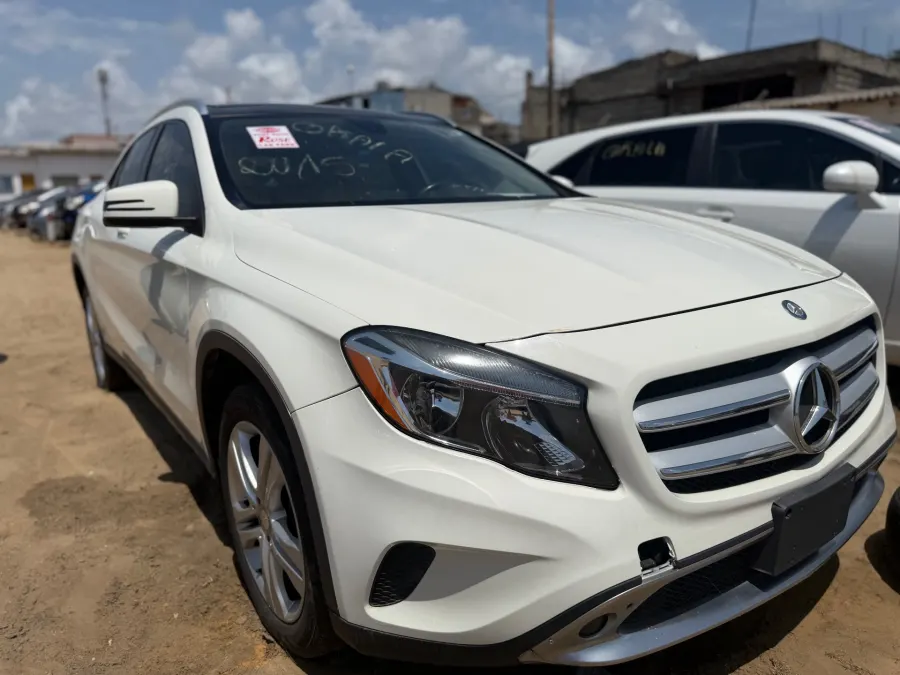 MERCEDES-BENZ GLA 250 2015