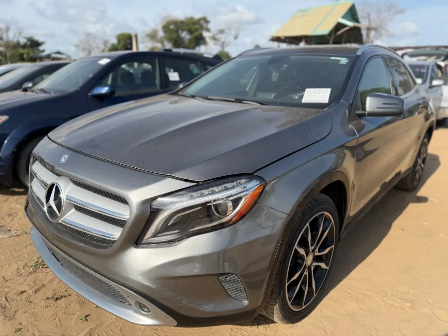 MERCEDES-BENZ GLA 250 2015