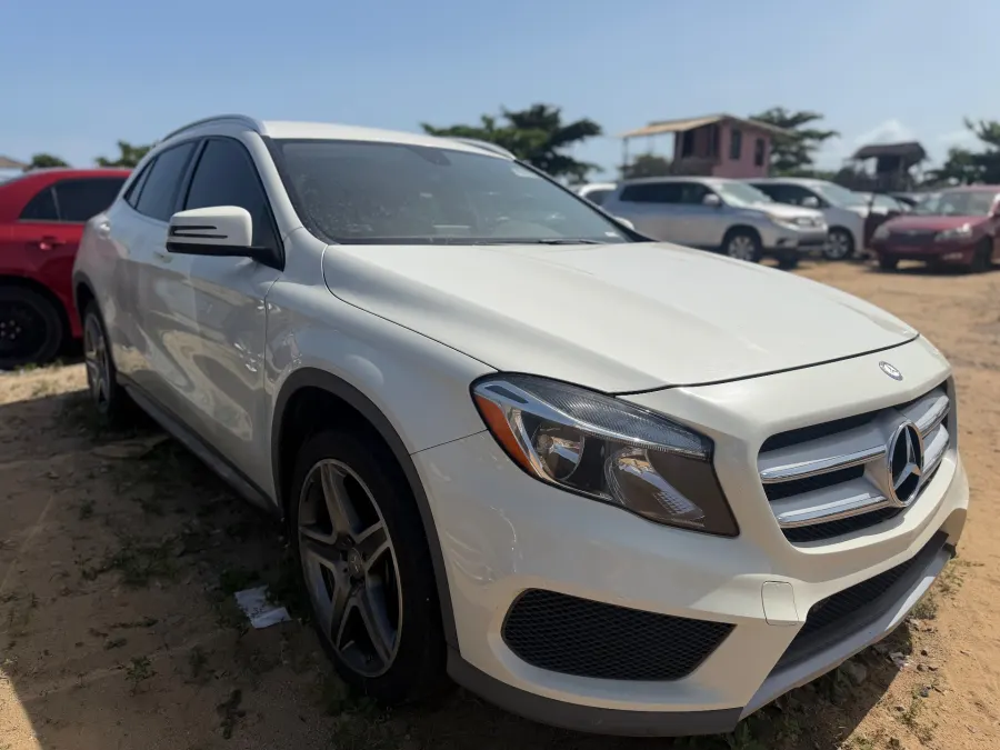 MERCEDES-BENZ GLA 250 2015