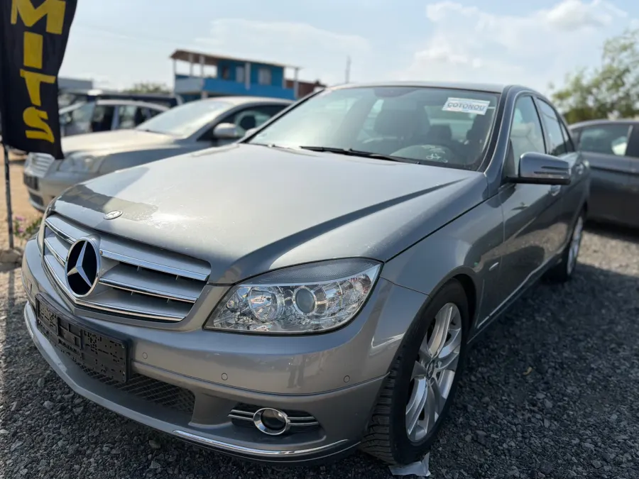 MERCEDES-BENZ C-200 2011